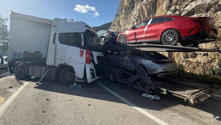Burdur’da iki tır çarpıştı