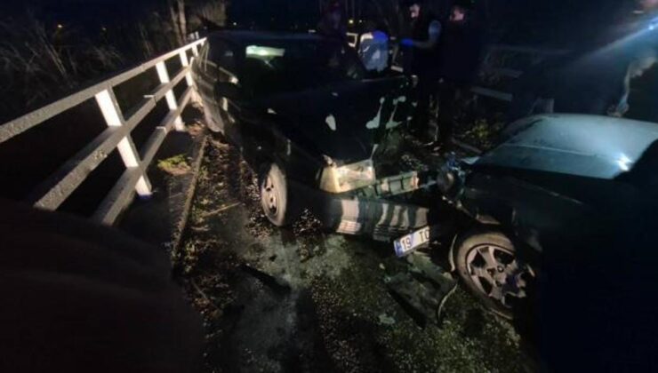 Bursa’da iki otomobil kafa kafaya çarpıştı: 3 yaralı