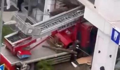 Büyükçekmece’de feci vinç kazası: Binaya girdi!