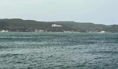Çanakkale Boğazı fırtına nedeniyle çift yönlü ulaşıma kapatıldı