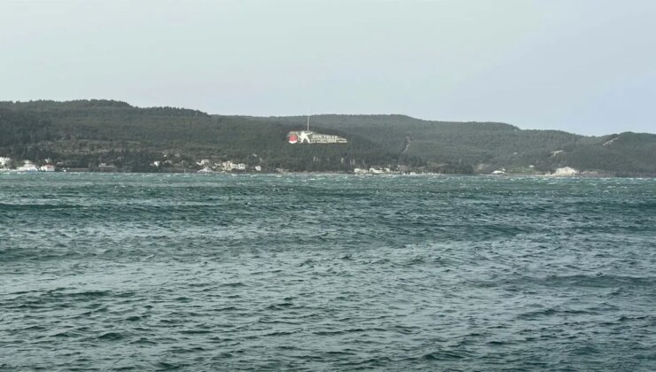 Çanakkale Boğazı fırtına nedeniyle çift yönlü ulaşıma kapatıldı