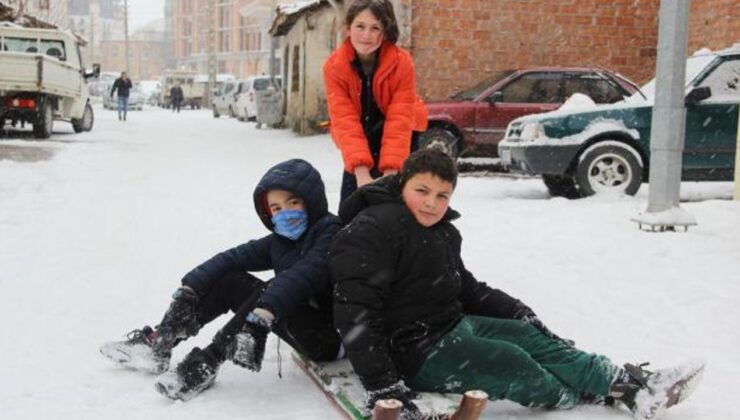 Eğitime kar engeli! Bir ilde okullar tatil edildi
