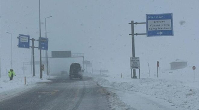 Erciyes kara yolu trafiğe kapatıldı
