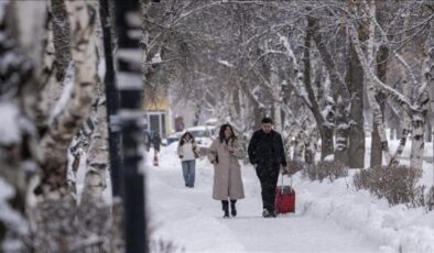 Erzurum’da yoğun kar yağışı nedeniyle ‘taşımalı’ eğitime ara verildi