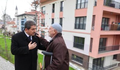 Esenler’de sosyal kart ile emeklilere anlamlı destek