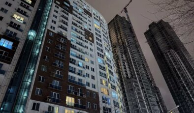 Esenyurt’ta bir rezidansın koridorunda 2 kişi silahla vurulmuş halde ölü bulundu