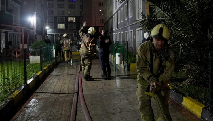 Esenyurt'ta bir sitede yangın paniği! Bina boşaltıldı