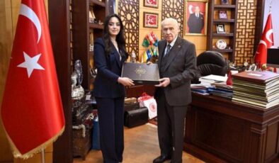 ‘Eserlerle Devlet Bahçeli’ kitabı yayımlandı