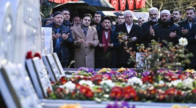 Eski başbakanlardan Necmettin Erbakan kabri başında anıldı