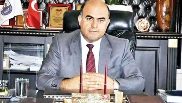 Eski belediye başkanını oğlu baltayla öldürdü