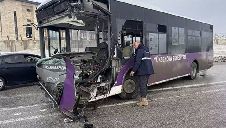 Feci kaza: otobüs ile minibüs çarpıştı, 18 kişi yaralandı