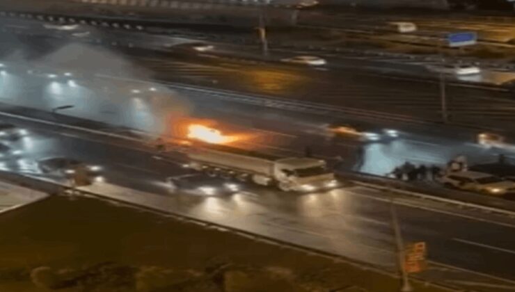 Haliç Köprüsü'nde su tankeri yandı