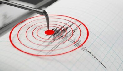 Hatay’da korkutan deprem! Çevre illerde de büyük panik yaşandı