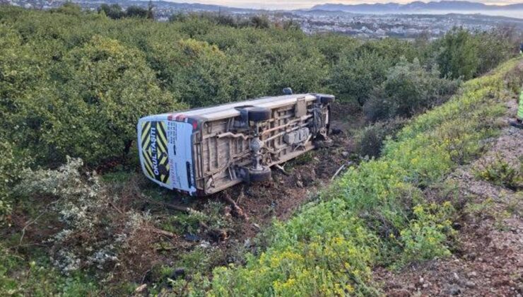 Hatay’da öğrenci servisi devrildi: 9 kişi yaralandı