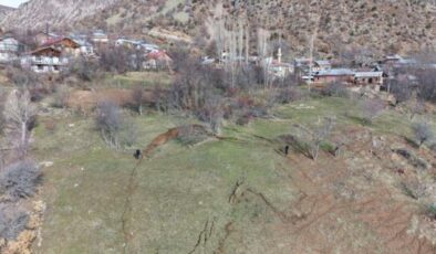 Heyelan sonrası köy halkı tedirgin: Tahliye gündemde!