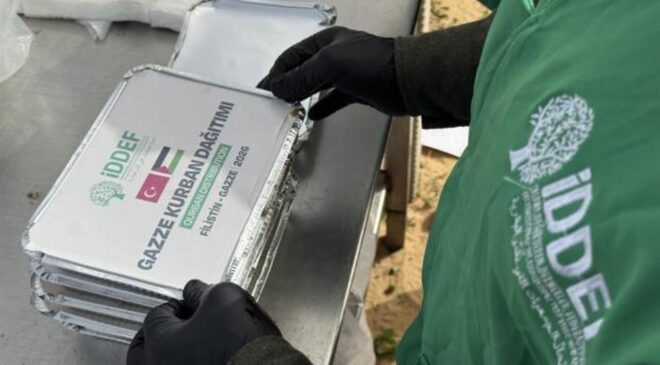 İDDEF Gazze’de umut oluyor: Sıcak yemek dağıtımı aralıksız sürüyor