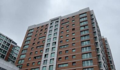 iş insanı, oturduğu binanın yangın merdiveninde ölü bulundu