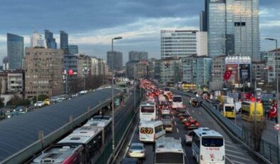 İstanbul’da mesai bitti, trafik çilesi başladı: Yoğunluk kilit noktasına yaklaştı