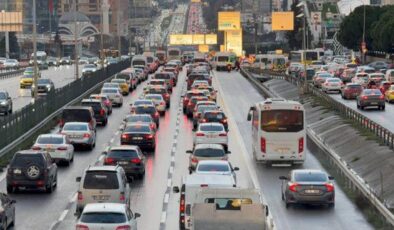 İstanbul’da sabah çilesi! Trafik yoğunluğu yüzde 90’ı buldu