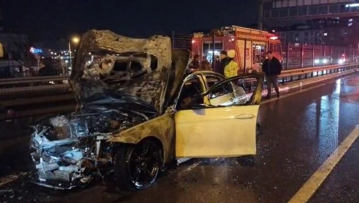 İstanbul'da seyir halindeki otomobil alev aldı