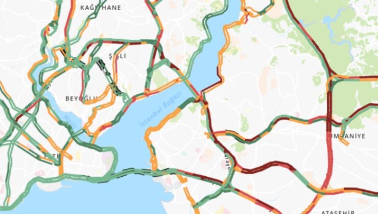 İstanbul'da trafik yine durma noktasına geldi! İşe gidenler isyan etti