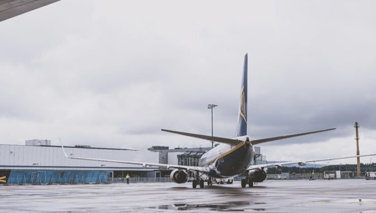 İstanbul'dan kalkan uçak iniş yapamadı, havada bekletildi