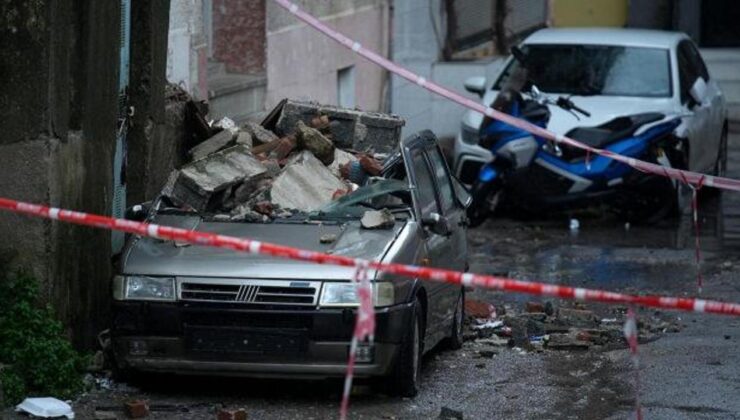 İzmir’de bir binadaki iki balkon otomobilin üzerine çöktü