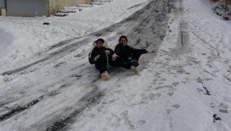 Kar, sağanak ve fırtına eğitimi engelledi! Tatil haberleri peş peşe geldi