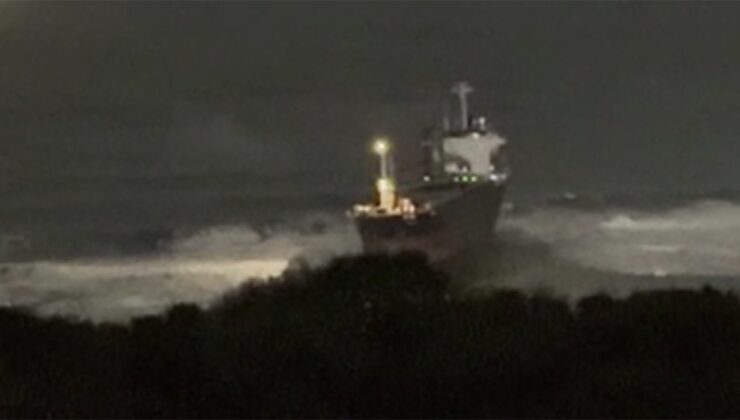 Kargo gemisi Sarıyer'de karaya oturdu