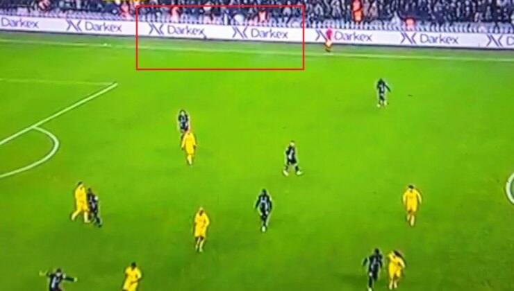 Kocaelispor-Fenerbahçe maçında 'garip' bir reklam