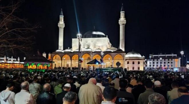 Konya’da 40 camide hatimle teravih namazı kılınacak