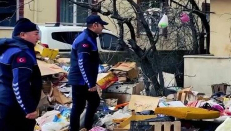 Kötü koku ihbarıyla gidilen evden 30 ton çöp çıktı