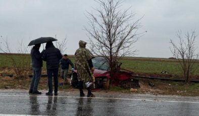 Mardin’de feci kaza! TIR ile otomobilin çarpıştığı kazada 2 kişi öldü, 3 kişi yaralandı