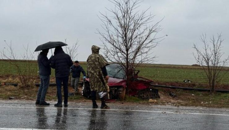 Mardin’de feci kaza! TIR ile otomobilin çarpıştığı kazada 2 kişi öldü, 3 kişi yaralandı
