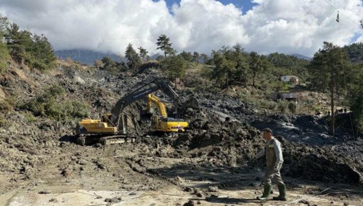 Muğla’da korkutan heyelan: Yol trafiğe kapatıldı