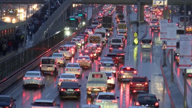 Okullar açıldı, İstanbul’da trafik yoğunluğu yüzde 70’i aştı