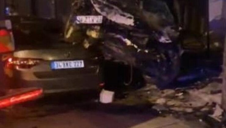 Otomobil araçların üstünden uçup iş yerine girdi: Kaçan sürücü yakalandı