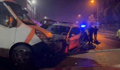 Polis aracının karıştığı kazada 2’si polis 3 kişi yaralandı