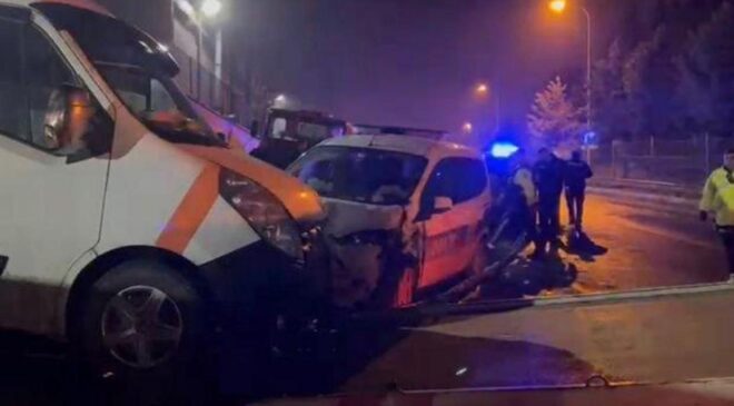 Polis aracının karıştığı kazada 2’si polis 3 kişi yaralandı