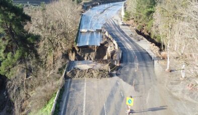 Sağanak nedeniyle çöken yol, kısmi olarak trafiğe açıldı