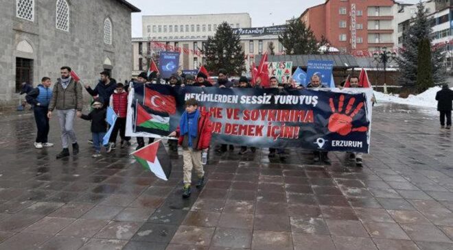 Sağlık çalışanları Gazze için sessiz yürüyüşü 117. haftada da sürdürdü