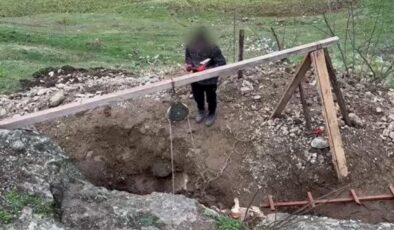 Samsun’da araziye çukur kazarak define arayan 4 şüpheli yakalandı