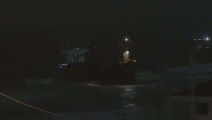 Sarıyer'de yük gemisi karaya oturdu