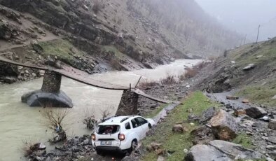 Şırnak’ta otomobil şarampole devrildi: İki kişi yaralandı