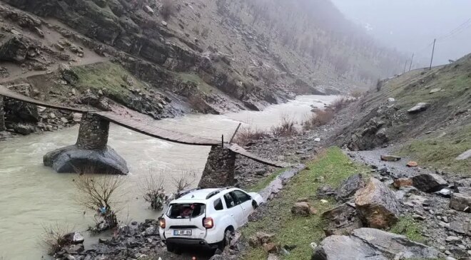 Şırnak’ta otomobil şarampole devrildi: İki kişi yaralandı