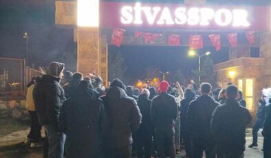 Sivasspor taraftarı çileden çıktı! Tesisi bastılar…