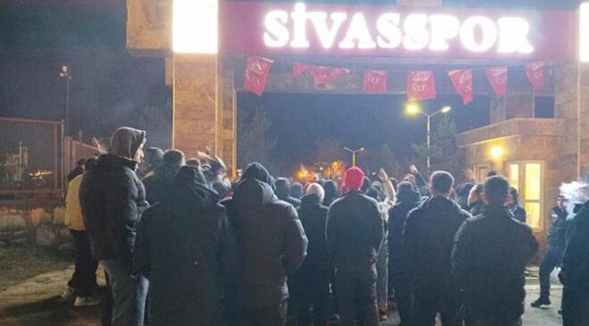 Sivasspor taraftarı çileden çıktı! Tesisi bastılar…