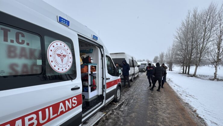 Sivas'ta öğrenci servisi devrildi: 9'u öğrenci 10 kişi yaralandı