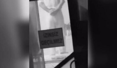 Tatlı imalathanesinde iğrenç manzara: Ayağıyla hamuru çiğnedi! Belediye harekete geçti