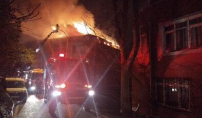 Üsküdar’da 7 katlı binada korkutan yangın